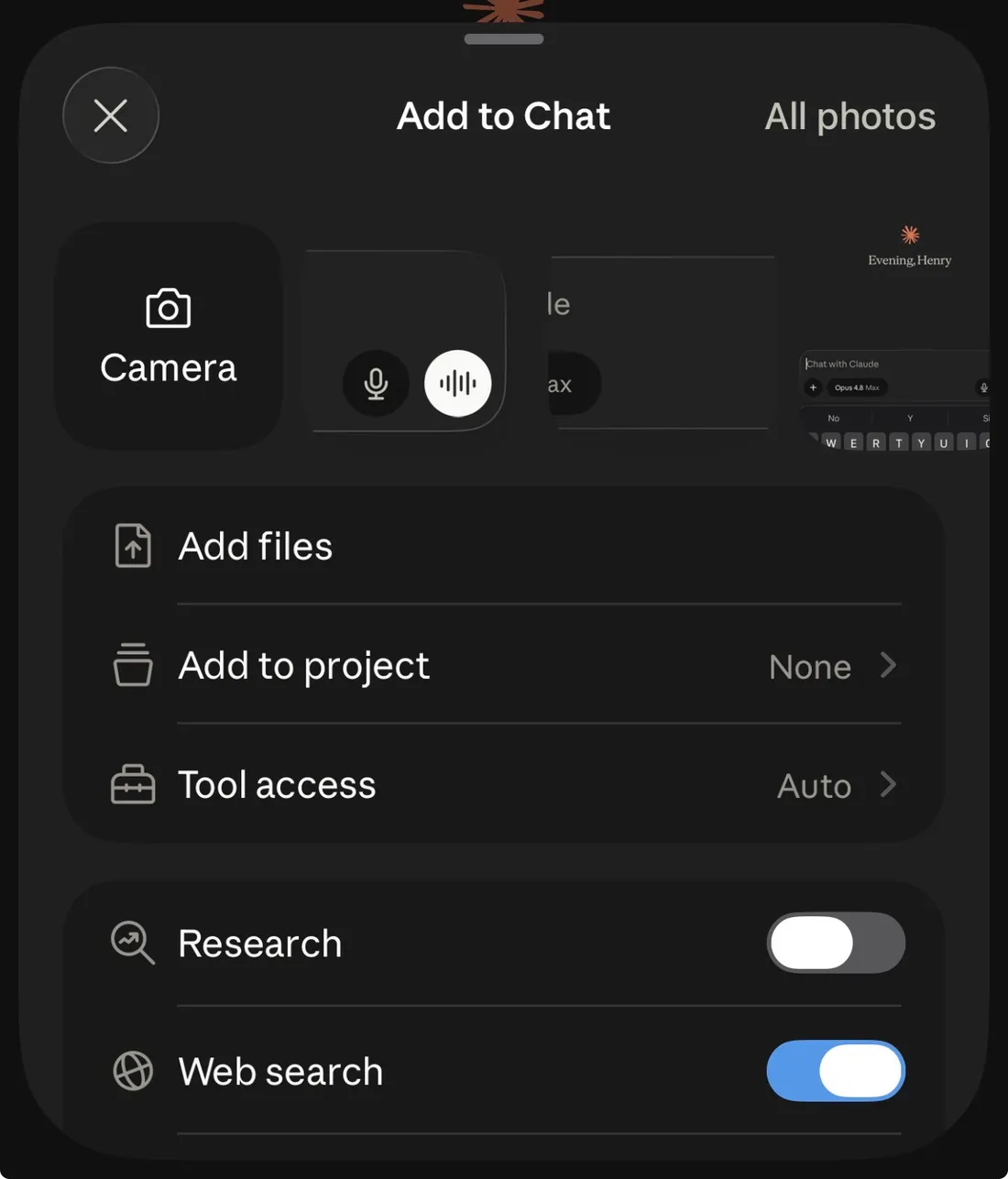 Menú Add to Chat con el mosaico de Cámara, subir archivos, proyectos y herramientas